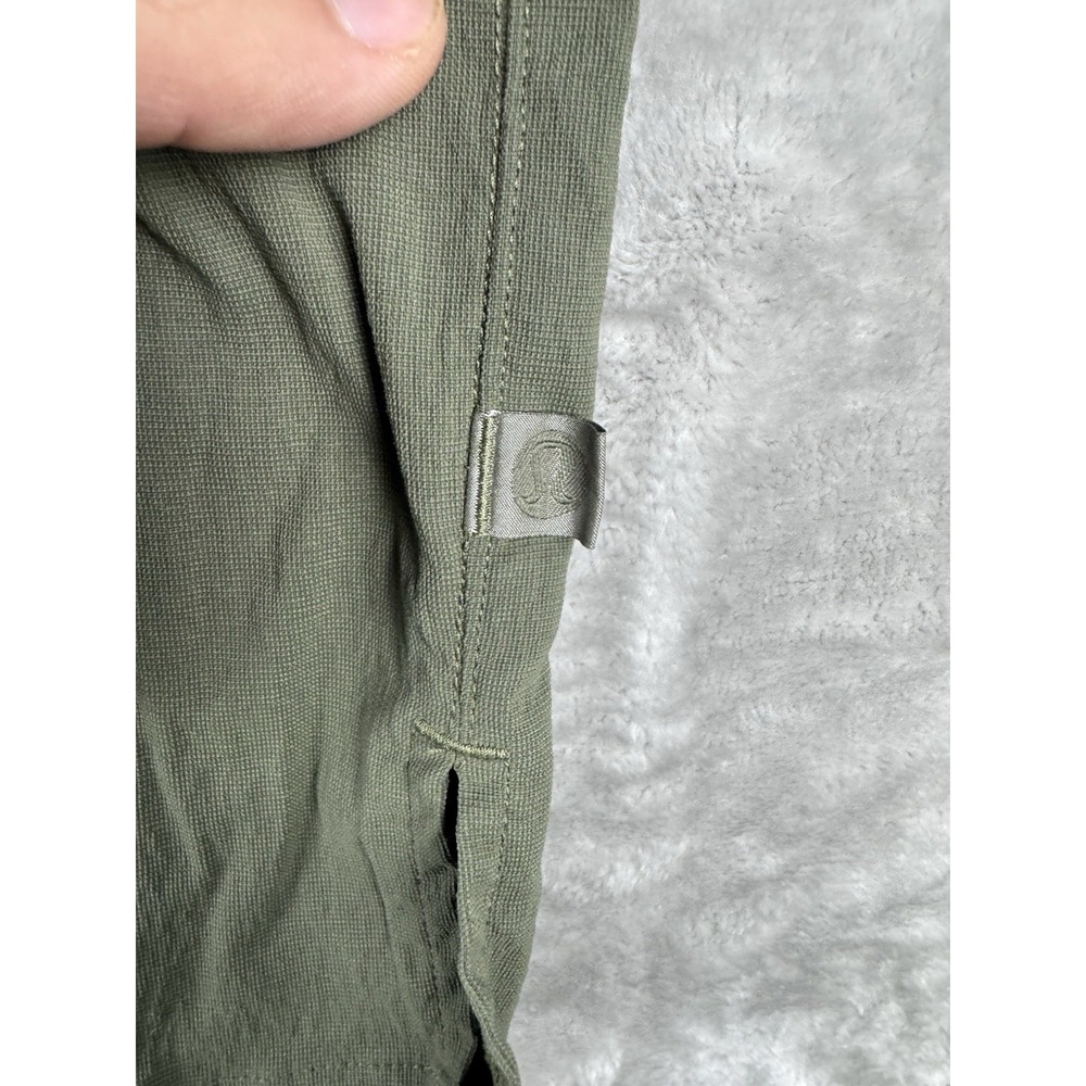 Lululemon‎ Relaxed Fit Short Sleeve Stretch Green Shirt Mens Size M/L Pockets - Picture 6 of 8